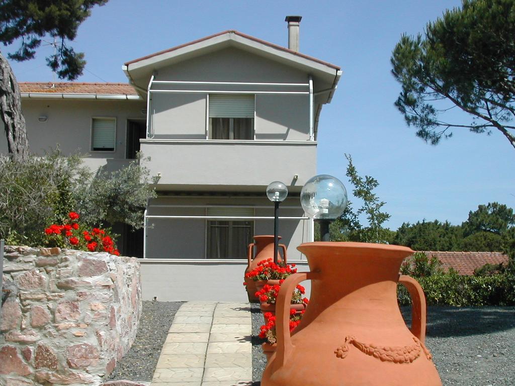 Affittacamere Floramare Marina Di Bibbona Exterior foto